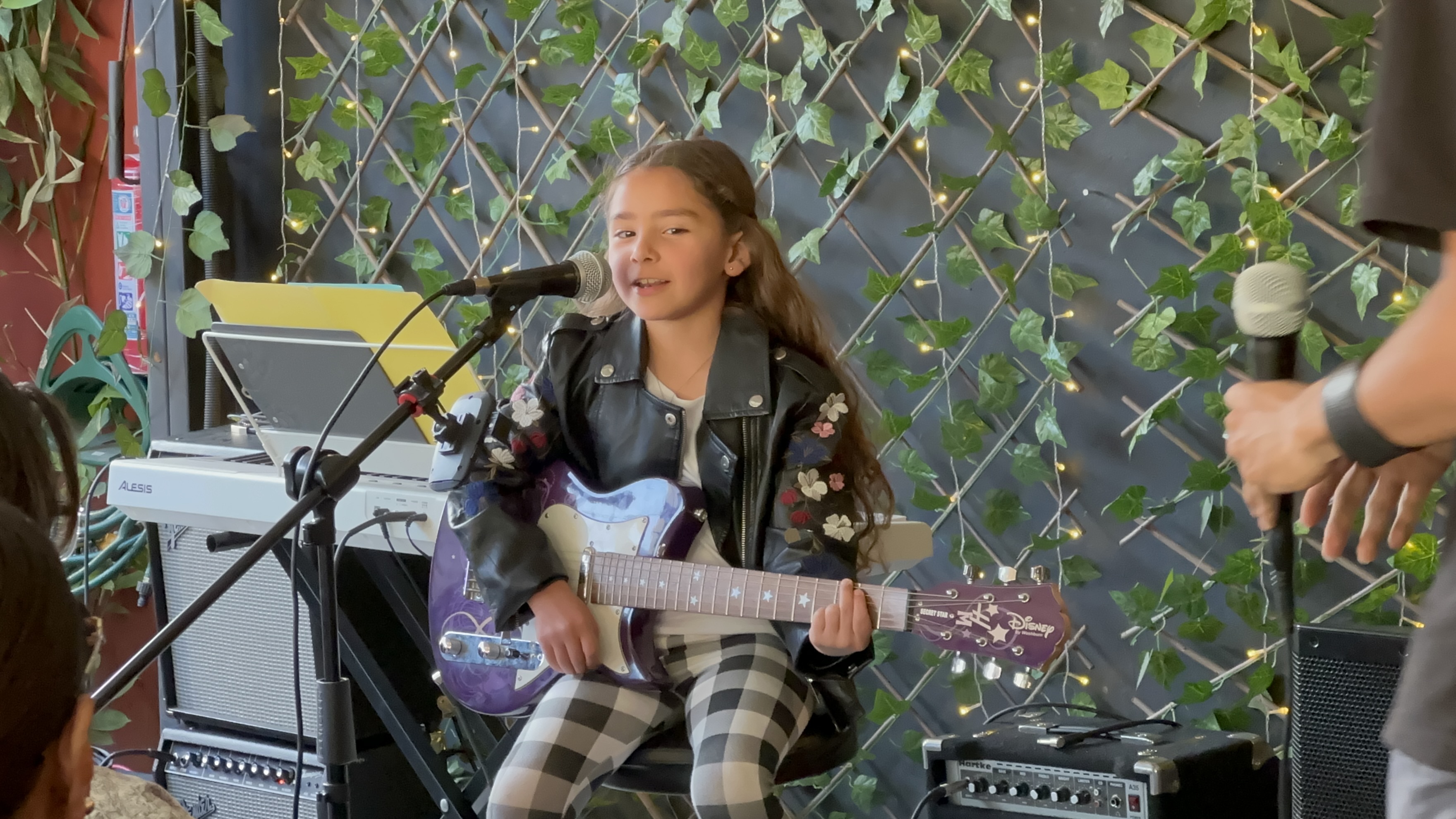 Estudiantes de música en academia de Puebla